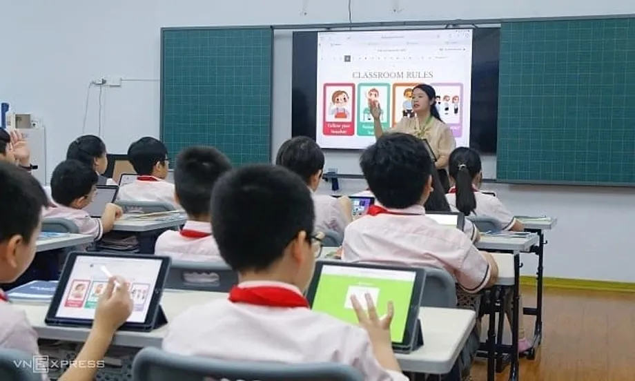 Vietnã volta à faixa de proficiência moderada em índice global de inglês, enquanto habilidades em IA avançam