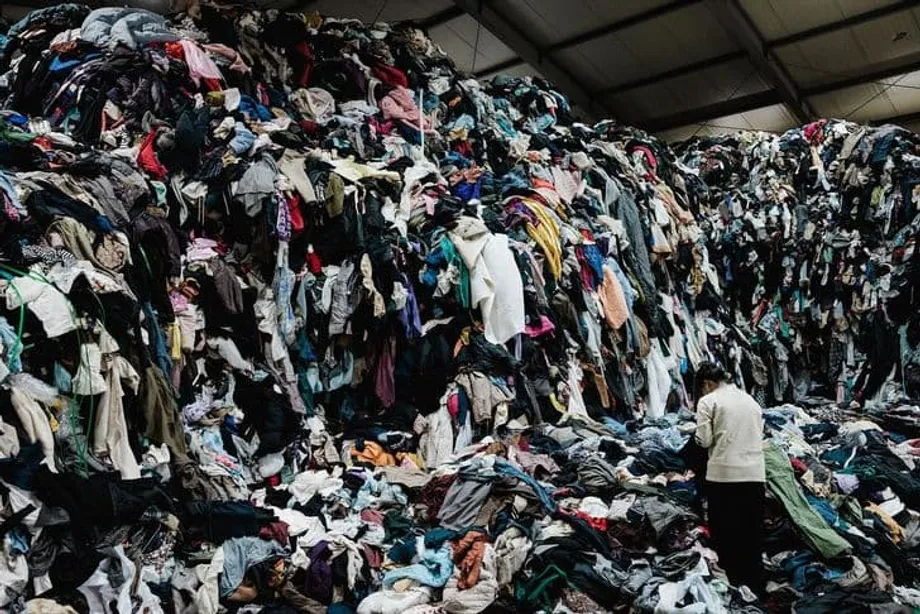 Coreia é pressionada a adotar sistemas de responsabilidade estendida do produtor e reciclagem para conter o lixo da moda