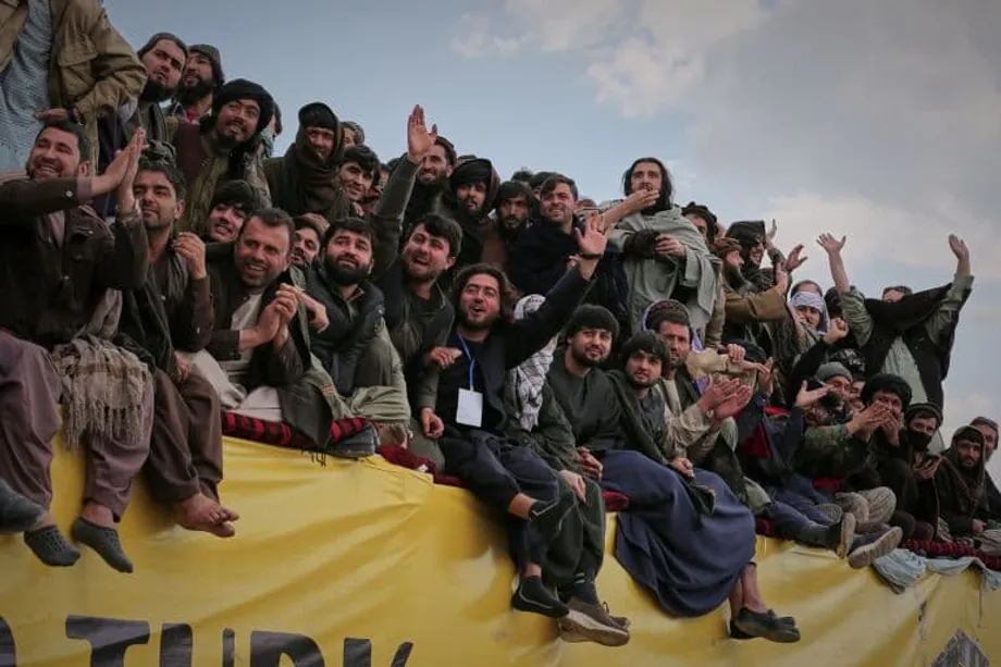 Campeonato Nacional de Buzkashi do Afeganistão reúne milhares em Cabul