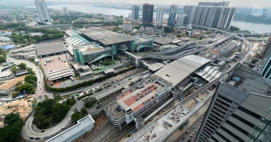 Confusão e preocupação: taxistas malaios aguardam detalhes sobre mudanças nos desembarques transfronteiriços em Singapura