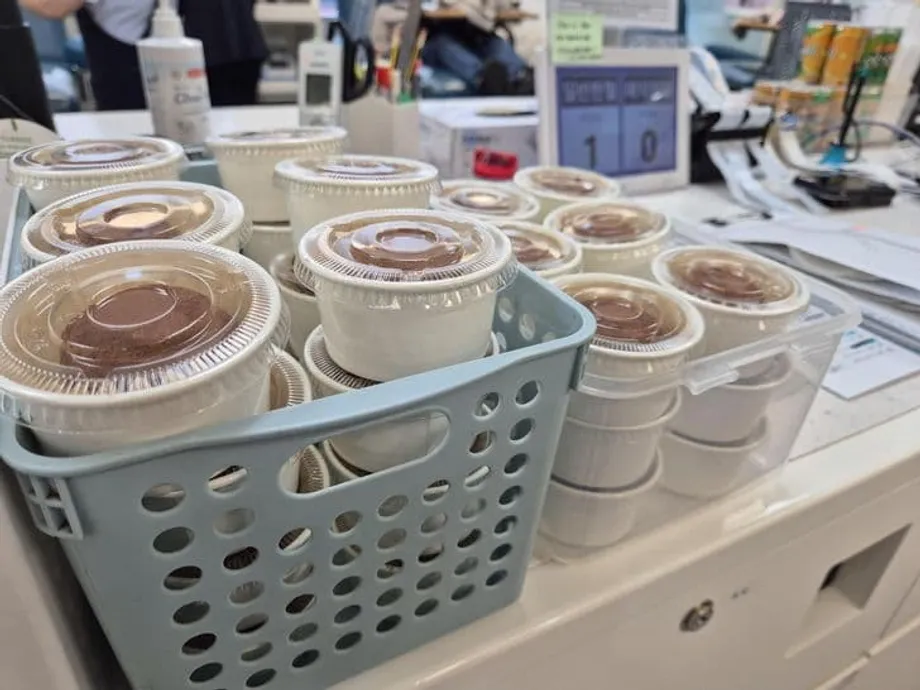 Coreia do Sul combate escassez crônica de sangue com biscoitos virais e cards de K-pop