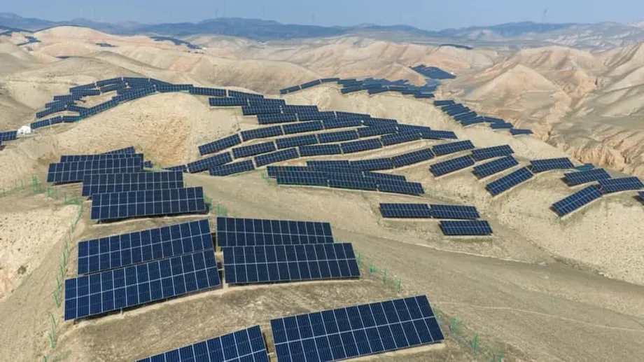 Os gigantes solares da China estão tornando os desertos mais verdes enquanto abastecem a rede elétrica