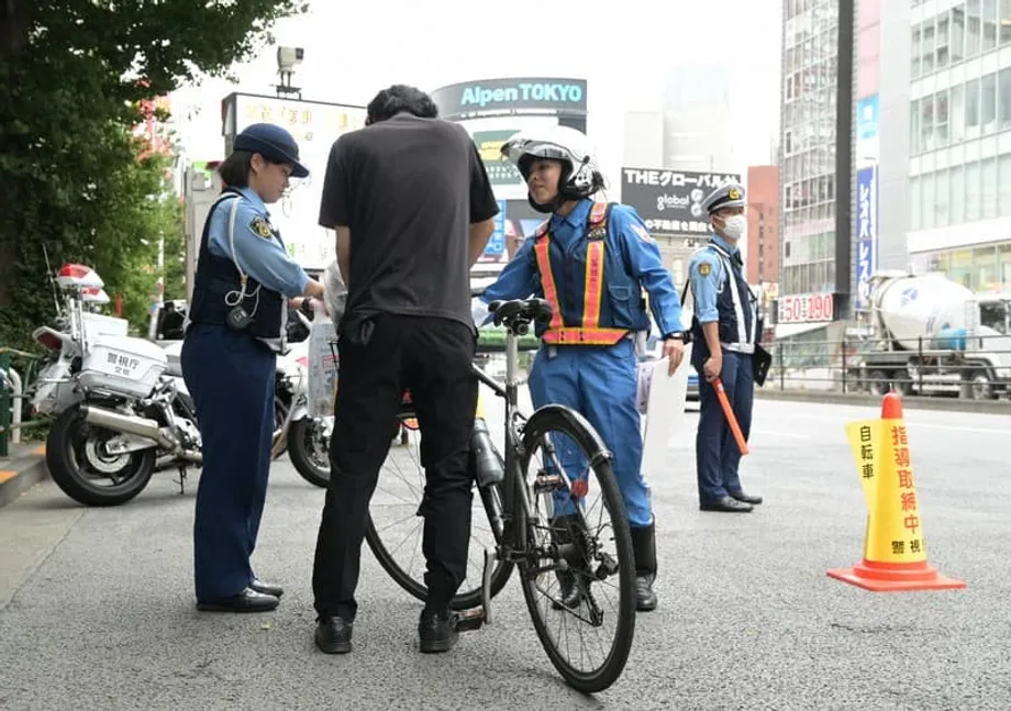 Novas multas para bicicletas no Japão preocupam pais que dependem de duas rodas para levar os filhos à escola