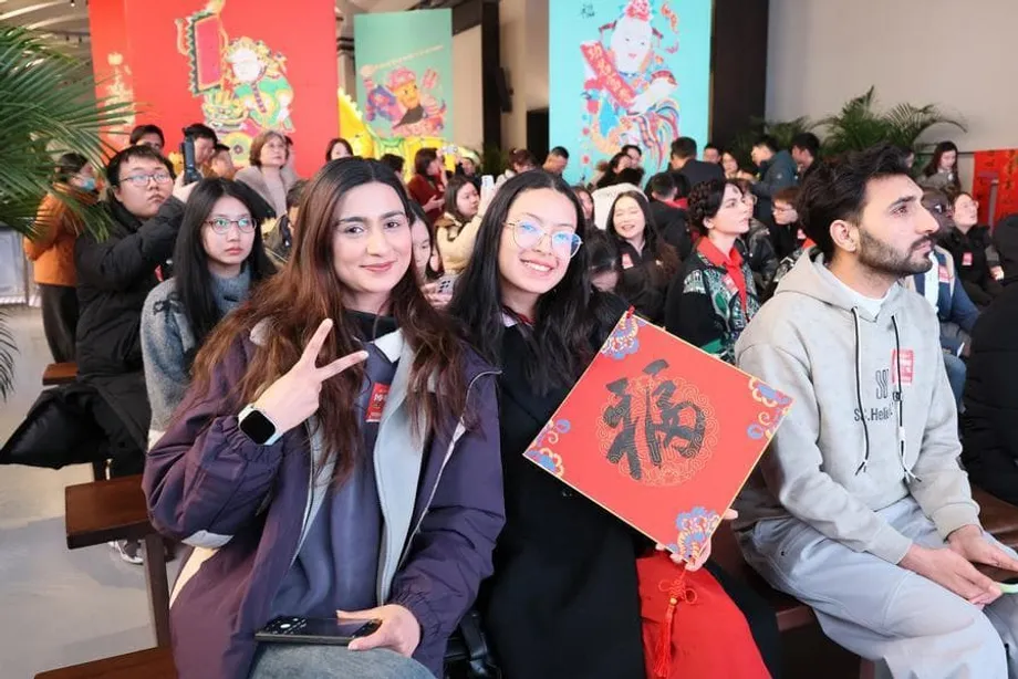 China se consolida como potência global na educação, com 380 mil estudantes internacionais