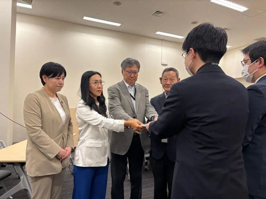 Organizações de direitos fazem ato em Tóquio contra exclusão de escolas coreanas da lei de proteção à infância no Japão