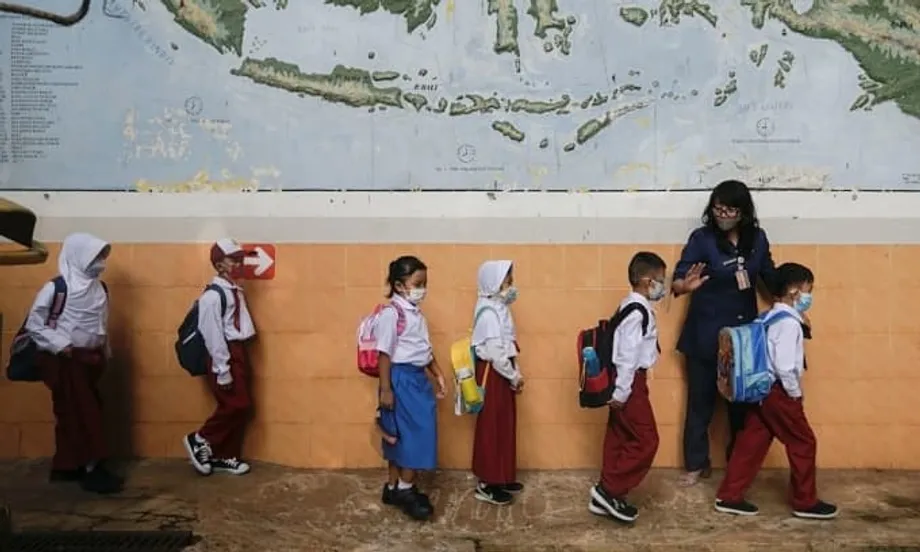 Indonésia tornará o inglês obrigatório a partir do terceiro ano em ambiciosa reforma educacional de 2027