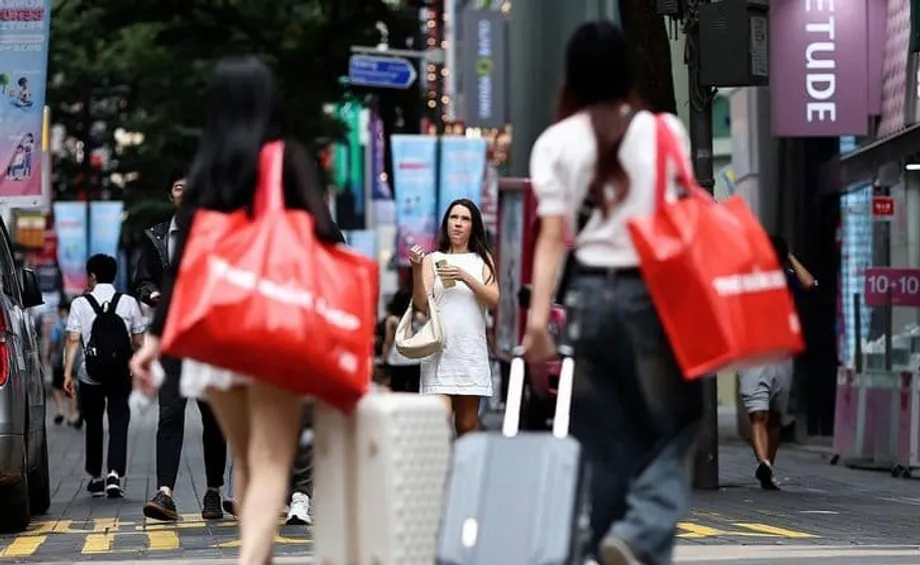 Won fraco e febre da K-beauty transformam Seul em paraíso de compras para turistas chineses