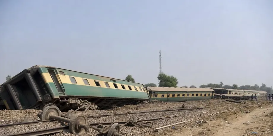 Rehman Baba Express Derails Near Multan, With Conflicting Reports of Two to Six Deaths