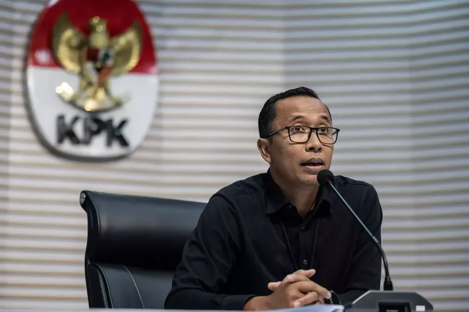 KPK Detains 14 in BNPB Procurement Probe, Seizes About Rp1.4 Billion and Gold