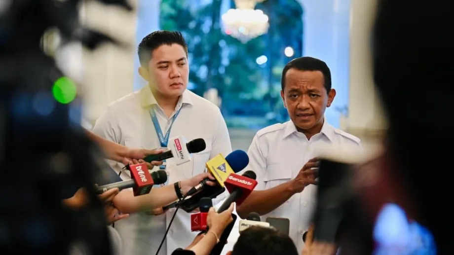 Indonesia Pledges to Hold Subsidized Fuel Prices Through 2026 as Oil Costs Strain Budget