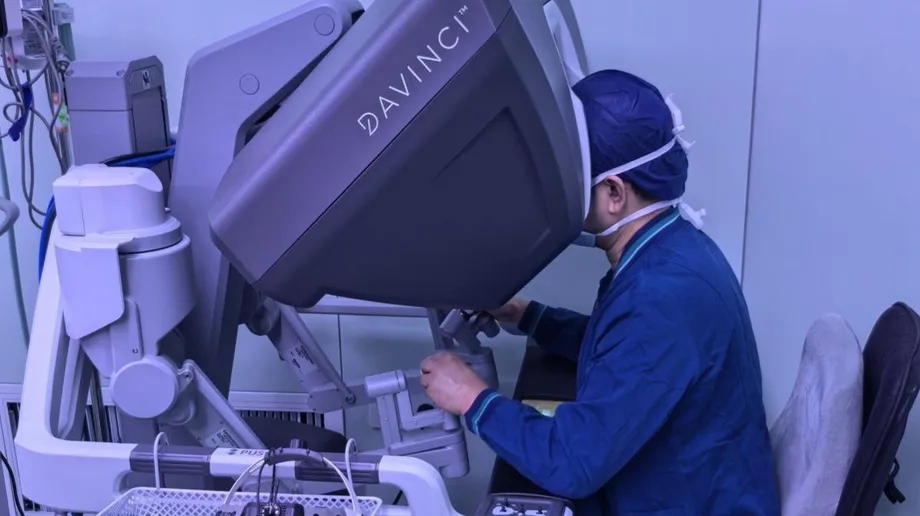 China Completes First Robotic Heart Transplant Without Splitting the Breastbone