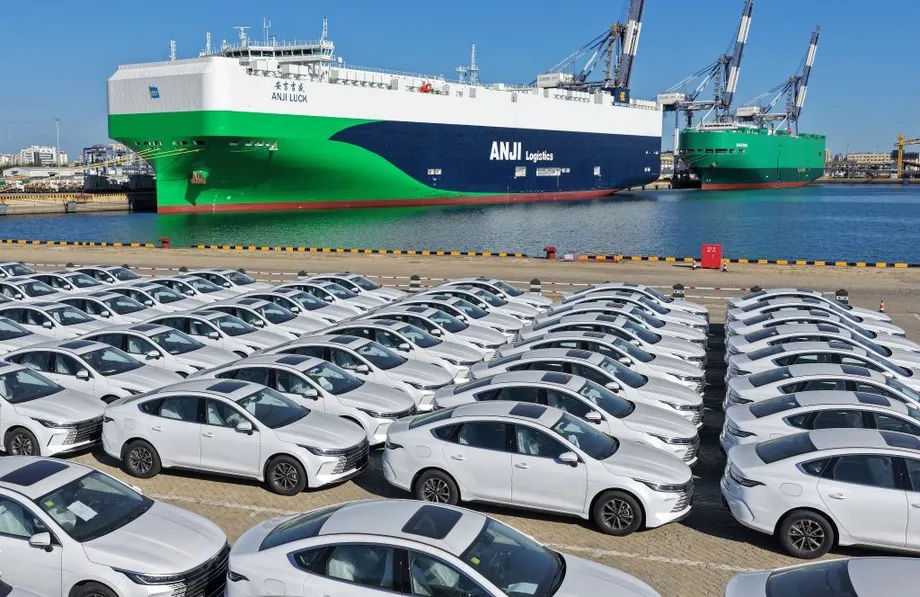 China's Quarterly Exports Pass 8 Trillion Yuan as Chips and Machinery Drive Growth