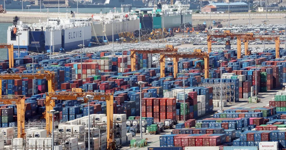 South Korea GDP Grows 1% as Chip Boom and Government Spending Outpace Households