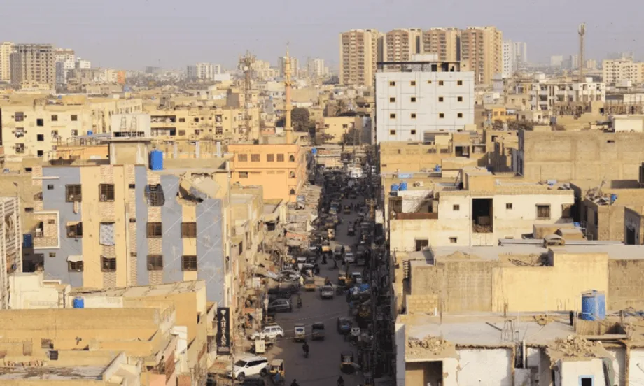 O aperto urbano de Karachi: como a densificação desregulada das moradias está transformando a cidade