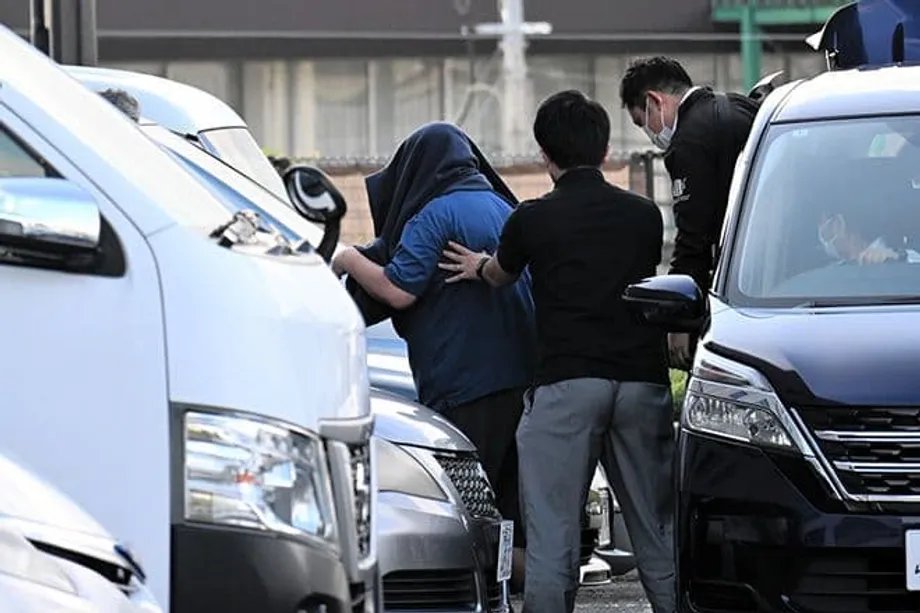 Prisão em Fukuoka expõe anos de falsificação de licença docente e irregularidades ocultas