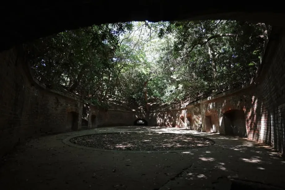 Bateria nº 3 de Okinoshima, de fortaleza da era Meiji a marco de Tomogashima